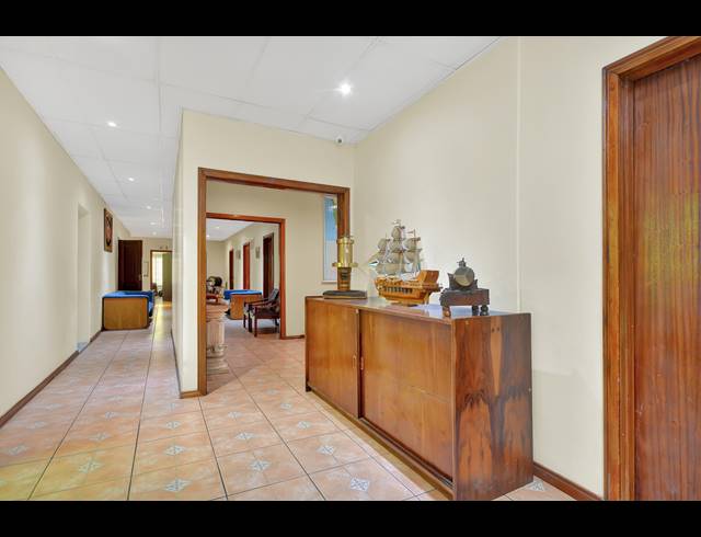 714M² BUSINESS SOLD IN HOUGHTON ESTATE